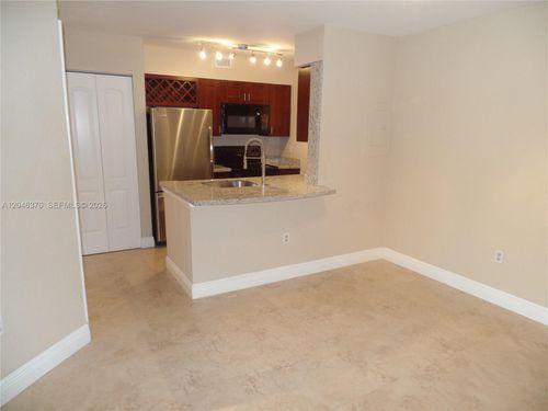 205-2811 N Oakland Forest Dr, Oakland Park, FL, 33309-7619 | Card Image