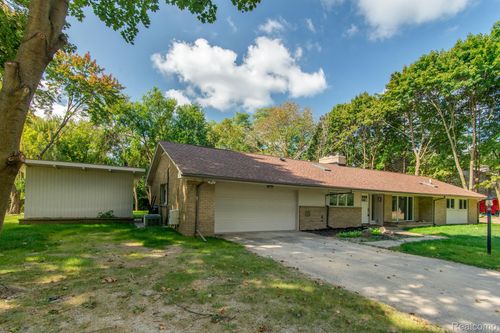 2800 Acorn Rd, Bloomfield Township, MI, 48302-1002 | Card Image