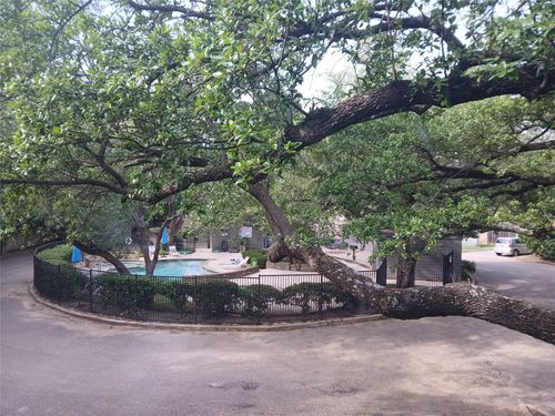 h-125-7456 E Northwest Hwy, Dallas, TX, 75231-7330 | Card Image