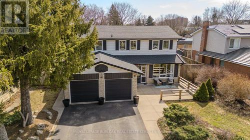 21 Cedar Street, Hamilton (Waterdown), ON, L0R2H0 | Card Image