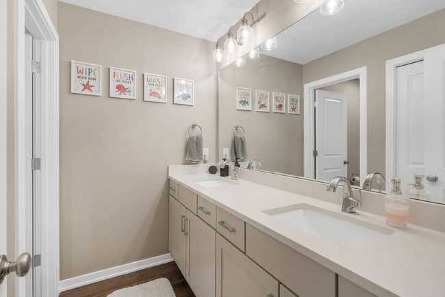 Upper Level Full Bathroom | Image 29
