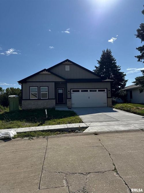 4325 N Michigan Ave, Davenport, IA, 52806-3042 | Card Image