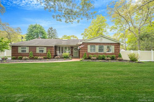 6 Hayden Ct, Coram, NY, 11727-3515 | Card Image