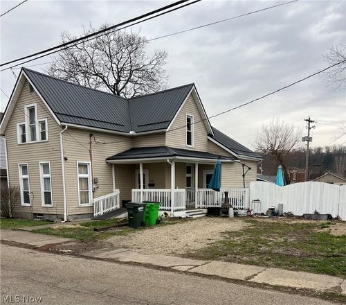 430 E 4th St, Uhrichsville, OH, 44683-1752 | Card Image