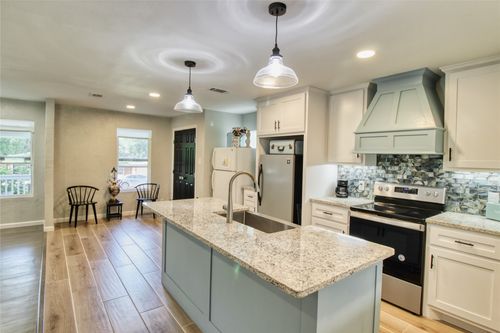 505 E 4th St, Weatherford, TX, 76086-1807 | Card Image