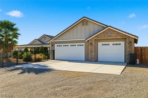 2440 S Zuni Ave, Pahrump, NV, 89048-4854 | Card Image