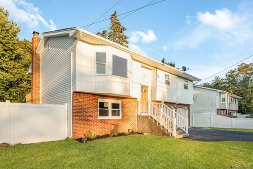 159 Coates Ave N, Holbrook, NY, 11741-1221 | Card Image