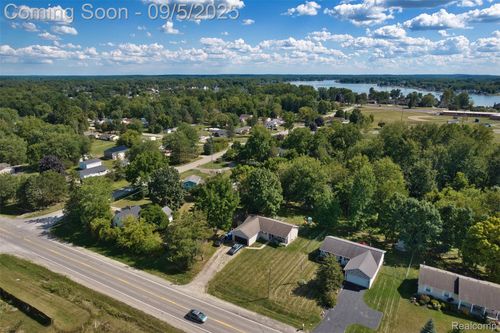 2455 W Thompson Rd, Fenton, MI, 48430-9750 | Card Image