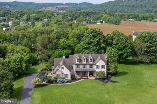 20 Longhill Dr, Easton, PA, 18042-9609 | Card Image