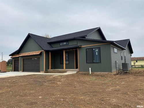 1819 Zara Trce, Clinton, IA, 52732-4950 | Card Image