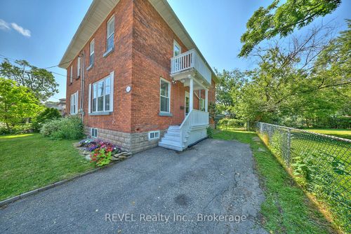 51 Grove St, Welland, ON, L3B4B3 | Card Image