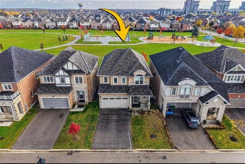 28 Celano Dr, Waterdown, ON, L8B1V3 | Card Image