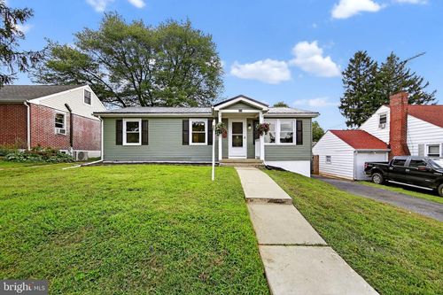 834 Taylor St, KENNETT SQUARE, PA, 19348-3628 | Card Image