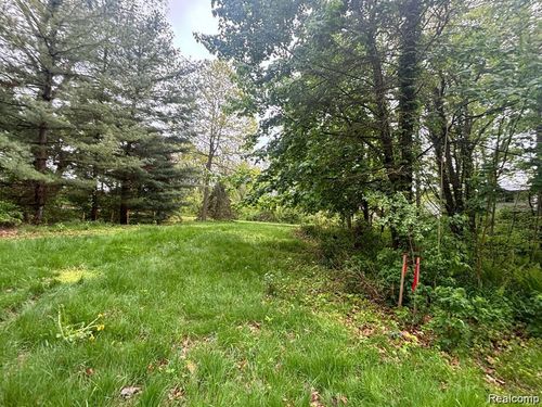 5961 Woodmire Dr, Shelby Township, MI, 48316-1752 | Card Image