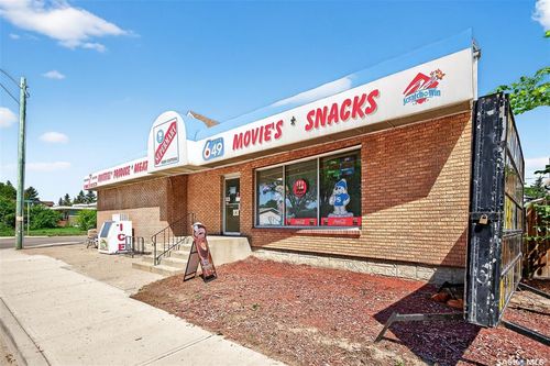 1066 Coteau St W, Moose Jaw, SK, S6H5G4 | Card Image