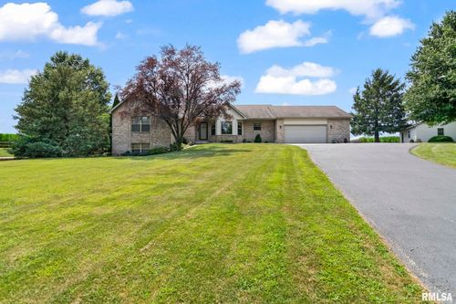 7378 Lawn View Dr, Williamsville, IL, 62693-9174 | Card Image