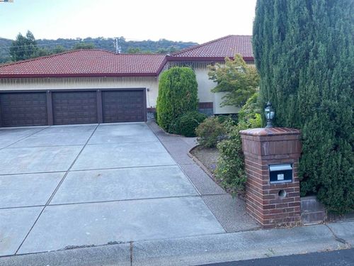 11 Foothill Ln, Pleasanton, CA, 94588-9779 | Card Image