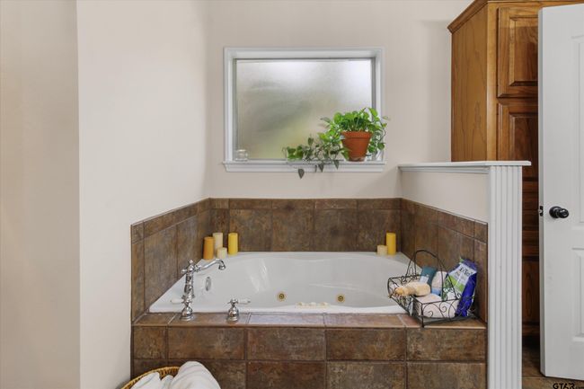 18551 Lazy Ln, House other with 5 bedrooms, 4 bathrooms and null parking in Flint TX | Image 22