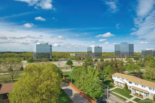 26824 Summerdale Dr, Southfield, MI, 48033-2233 | Card Image