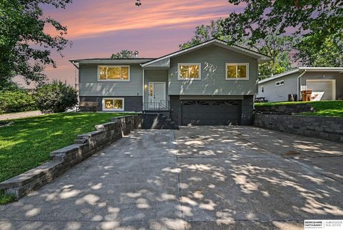 2004 Pleasantview Ln, Bellevue, NE, 68005-4565 | Card Image