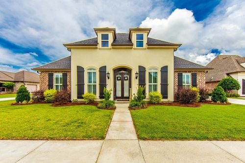 411 Sugar Highland Blvd, Houma, LA, 70360-8373 | Card Image