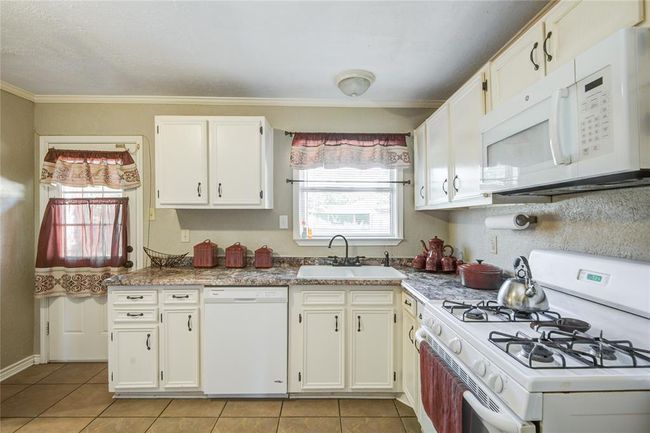 131 Laurel St, House other with 4 bedrooms, 1 bathrooms and 1 parking in Lake Jackson TX | Image 13