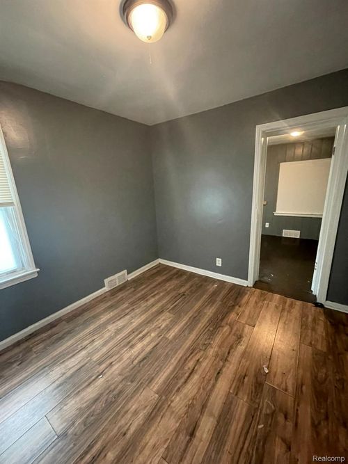 10444 Wayburn St, Detroit, MI, 48224-2420 | Card Image