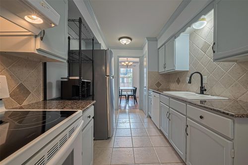 apt-225-359 N Post Oak Ln, Houston, TX, 77024-5944 | Card Image