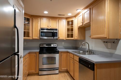 203-2411 Brownsboro Rd, Louisville, KY, 40206-2388 | Card Image