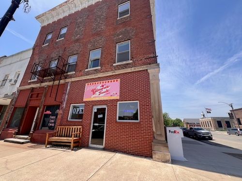 505 W Side Sq, Clinton, IL, 61727-1882 | Card Image