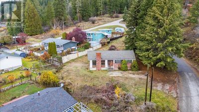 1110 Mcdiarmid Rd, House other with 3 bedrooms, 2 bathrooms and null parking in Castlegar BC | Image 1