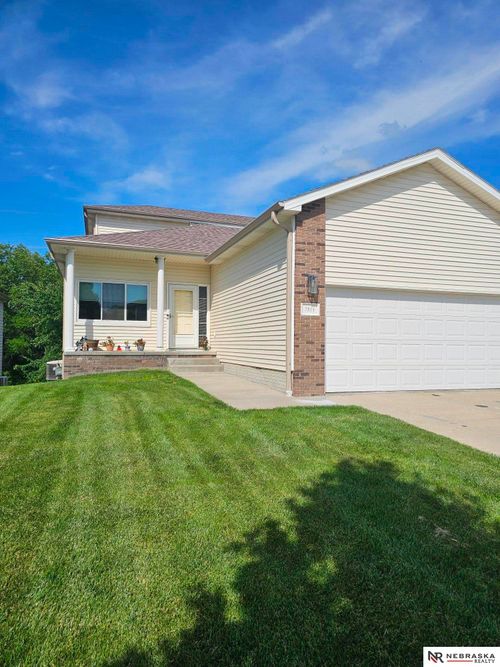 7814 Phares Dr, Lincoln, NE, 68516-6760 | Card Image