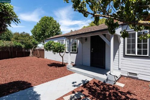 300 Buss Ave, Vallejo, CA, 94591-6524 | Card Image