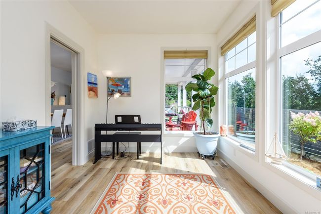 Sun room or dining room | Image 20