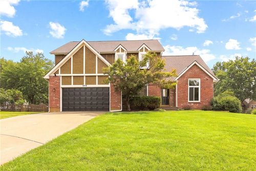 608 Ne Ashmont Pl, Lee's Summit, MO, 64064-1627 | Card Image