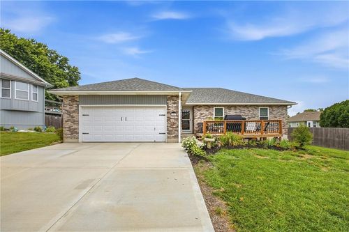 1512 Ne Savoy, Lees Summit, MO, 64086-3545 | Card Image