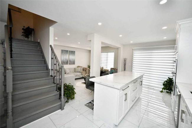 3231 Sharp Rd, House attached with 3 bedrooms, 4 bathrooms and 2 parking in Burlington ON | Image 9