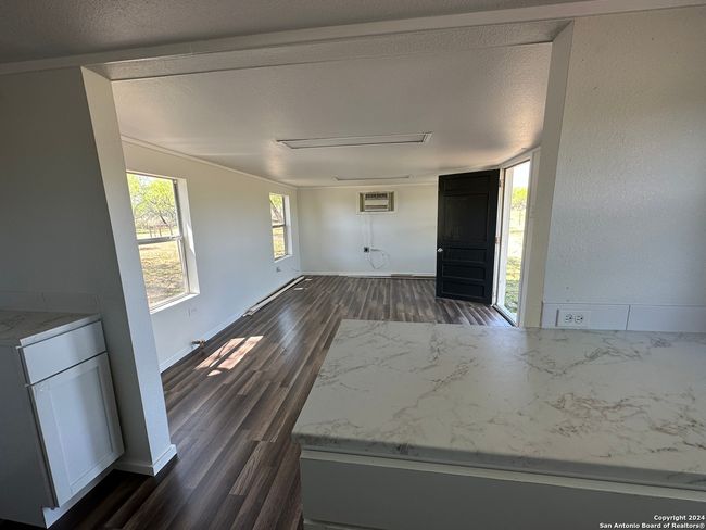 5515 E Fm 462, House other with 1 bedrooms, 1 bathrooms and null parking in Moore TX | Image 5