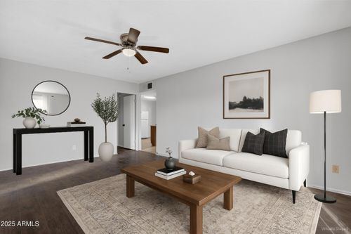 7649 W Mitchell Dr, Phoenix, AZ, 85033-4207 | Card Image