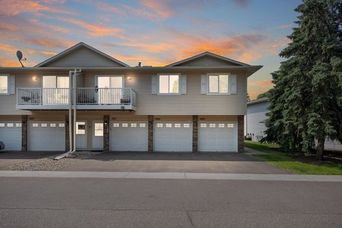 1029 Pond View Ct, Vadnais Heights, MN, 55127-3604 | Card Image