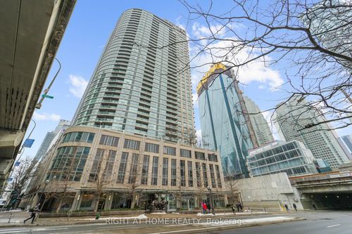 2315-18 Yonge St, Toronto, ON, M5E1Z8 | Card Image