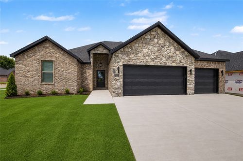 2002 N Dagan St, Siloam Springs, AR, 72761 | Card Image