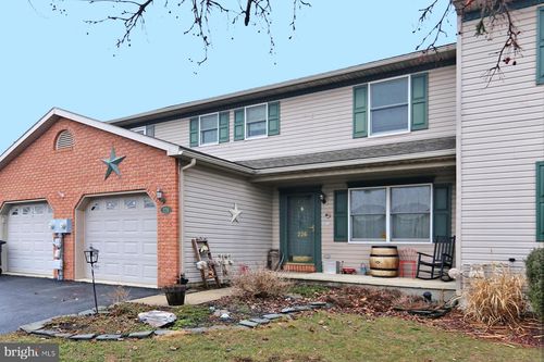 226 Acorn Cir, LEBANON, PA, 17042-8885 | Card Image