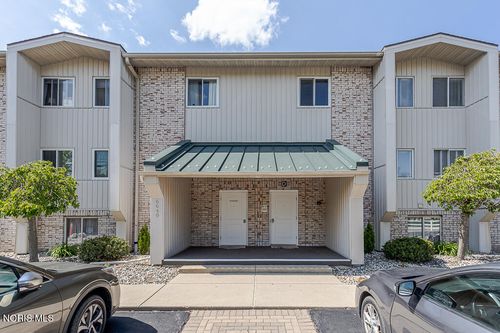 d208-6640 Salisbury Rd, Maumee, OH, 43537-9601 | Card Image