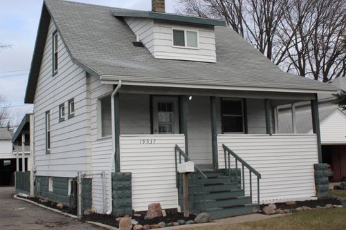 19537 E 12 Mile Rd, Roseville, MI, 48066-2697 | Card Image