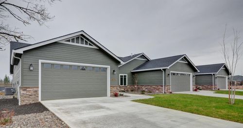 179 Skyhawk Dr, Eagle Point, OR, 97524-9677 | Card Image