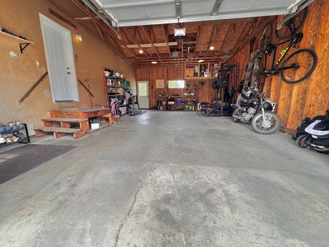 Garage has 640 sqft in it. | Image 28