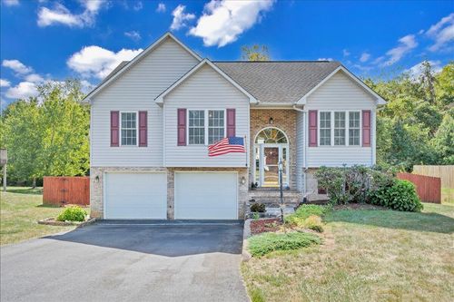 201 Eagle Rdg, Roanoke, VA, 24012-9089 | Card Image