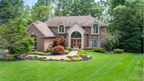 29148 Bradmoor Ct, Farmington Hills, MI, 48334-3261 | Card Image