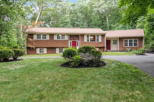 67 Quaker Ln, Bolton, MA, 01740-1330 | Card Image